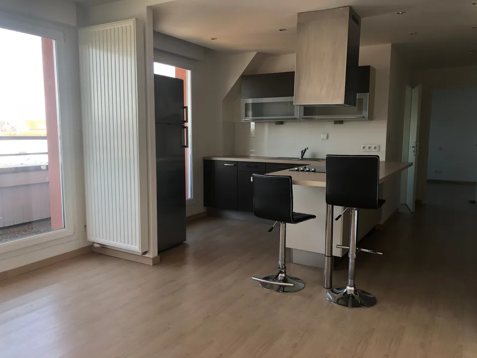 Appartamento moderno di 2 camere con balcone e garage a Saint-Louis