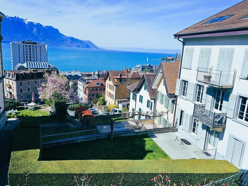 Prachtvolles Apartment mit atemberaubendem Panoramablick auf den Genfersee und die Berge