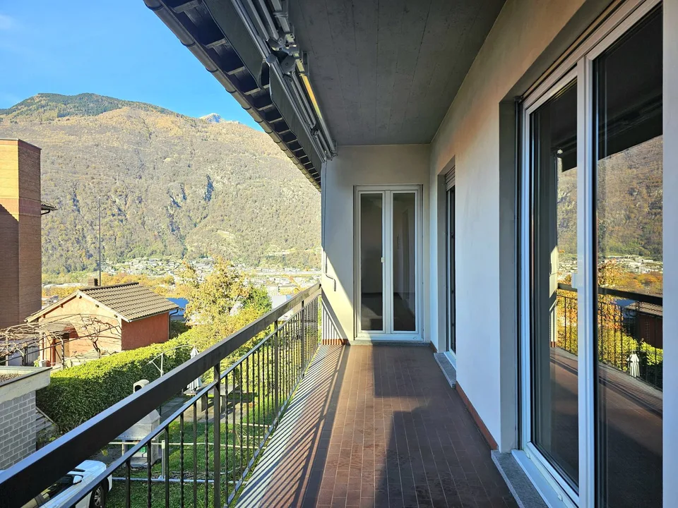 Bellinzona Daro: Ampia e confortevole casa bifamiliare con incantevole vista dominante