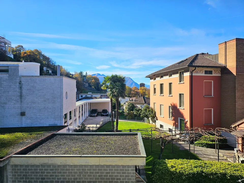 Bellinzona Daro: Ampia e confortevole casa bifamiliare con incantevole vista dominante