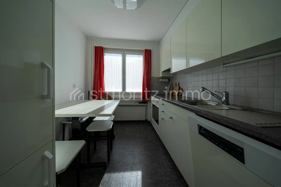 Chesa Muntarütsch - Helle 4-Zimmerwohnung mit Südbalkon und freier Bergsicht
