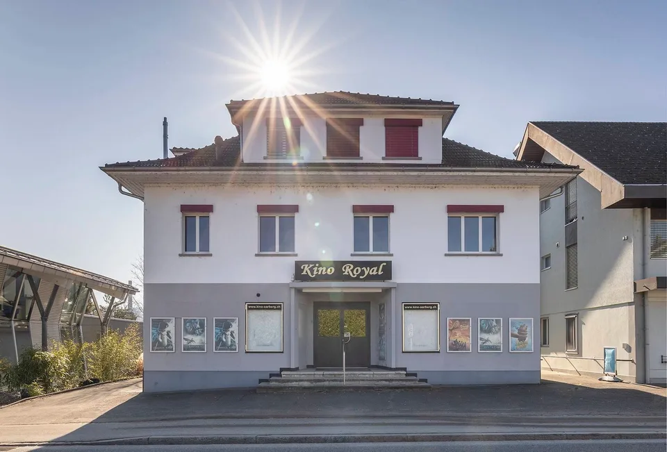 WOHN- UND GESCHÄFTSHAUS MIT GESCHICHTE