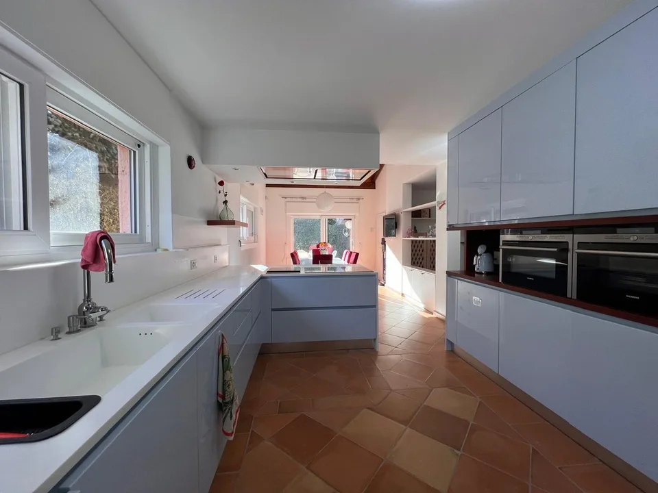 GRANDE VILLA CON PISCINA E GIARDINO IN VENDITA A VILLA LUGANESE