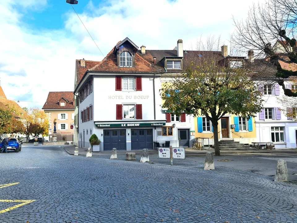 GROSSE PREISSENKUNG - ALBERGO/RESTAURANT MITICO E MOLTO FREQUENTATO A DELÉMONT