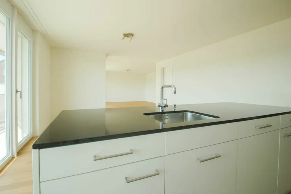 Appartement élégant et moderne de 3,5 pièces avec balcon sud