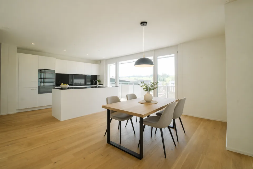 Edle und moderne 3.5-Zimmer-Wohnung mit Südbalkon