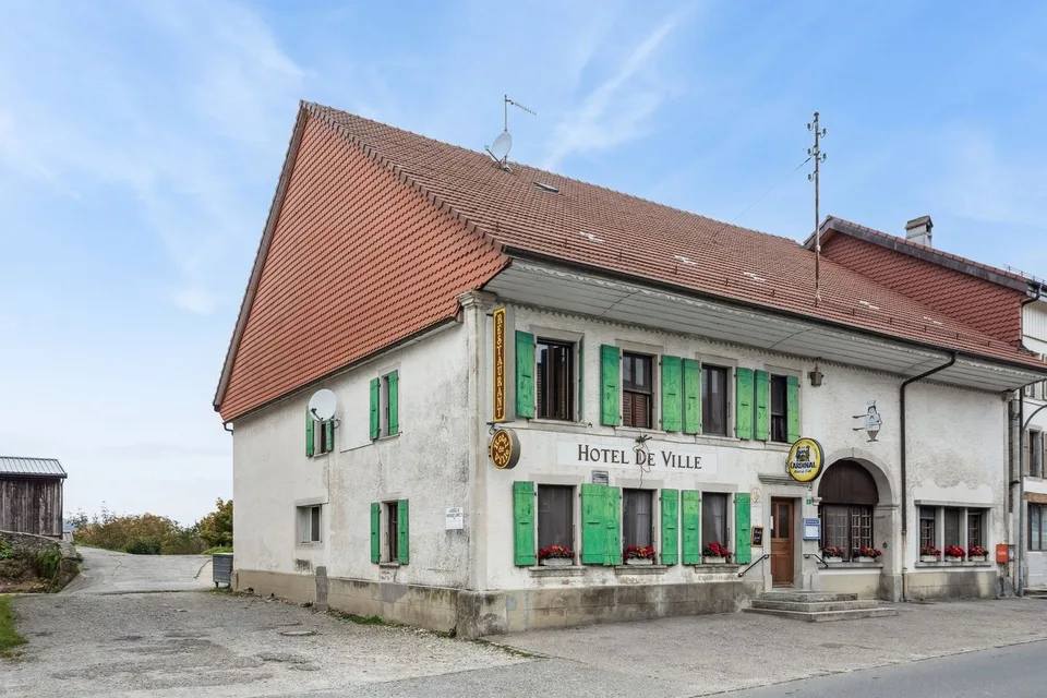 Gebäude mit Restaurant und Erweiterungspotenzial