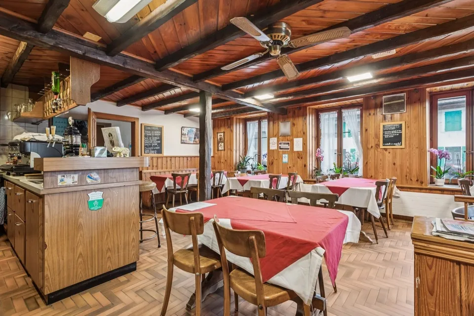 Gemischtes Gebäude mit Restaurant und Erweiterungspotenzial – Foto 8 von 11
