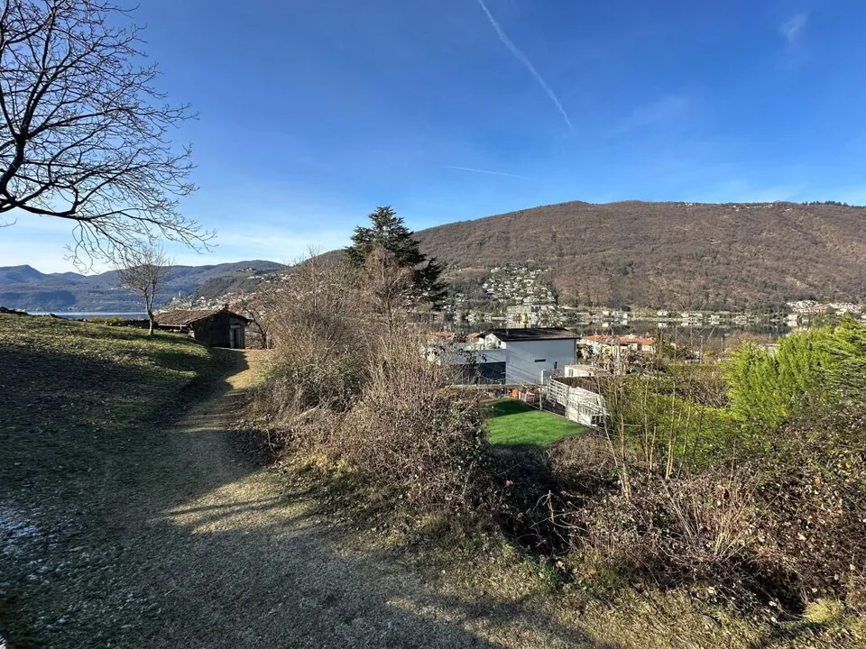 Terreno edificabile con vista lago, soleggiato