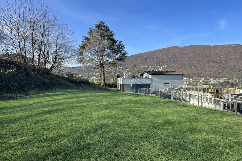 Terreno edificabile con vista lago, soleggiato