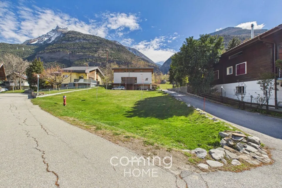 Ready for immediate development in Gamsen - exclusive W2 building plot in a central location