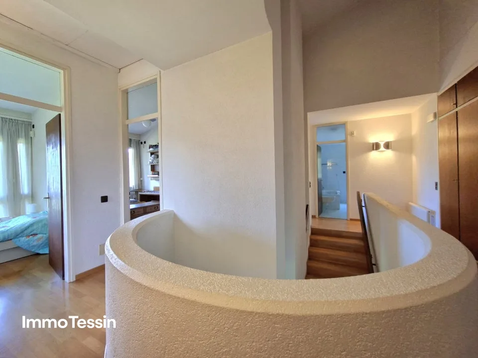 HIGHLIGHT: Exklusive Doppel Villa mit Pool und riesigem Grundstück für absolute Privatsphäre an Bestlage nähe Lugano – Foto 11 von 13