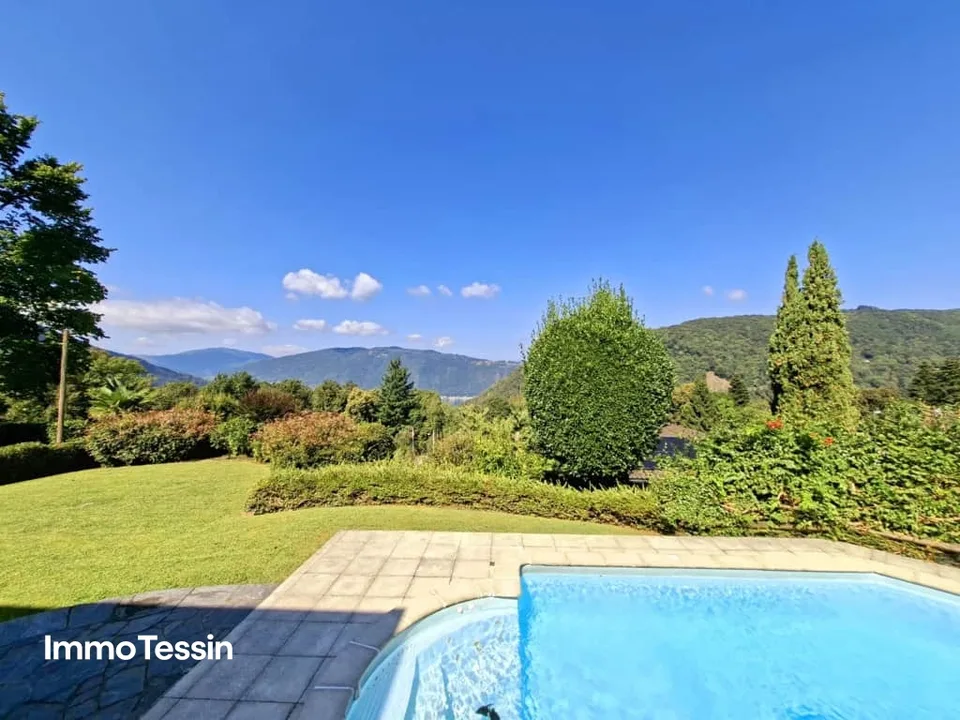 HIGHLIGHT: Villa doppia esclusiva con piscina e terreno enorme per una privacy assoluta in una posizione privilegiata vicino a Lugano