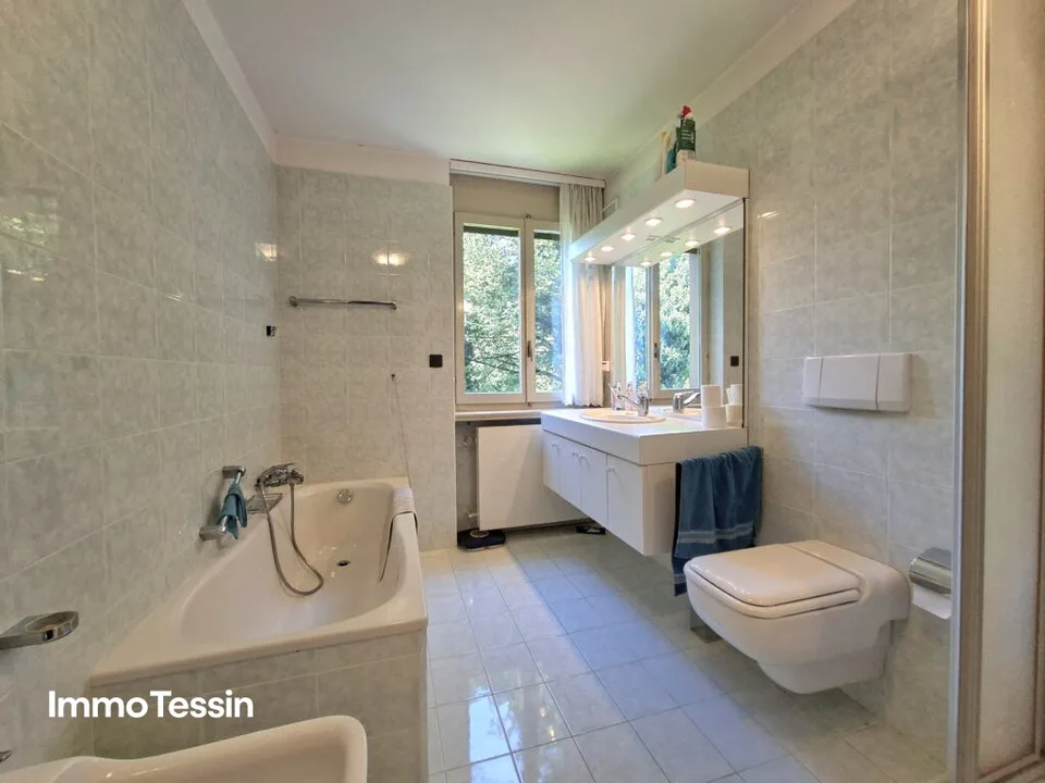 HIGHLIGHT: Exklusive Doppel Villa mit Pool und riesigem Grundstück für absolute Privatsphäre an Bestlage nähe Lugano – Foto 13 von 13