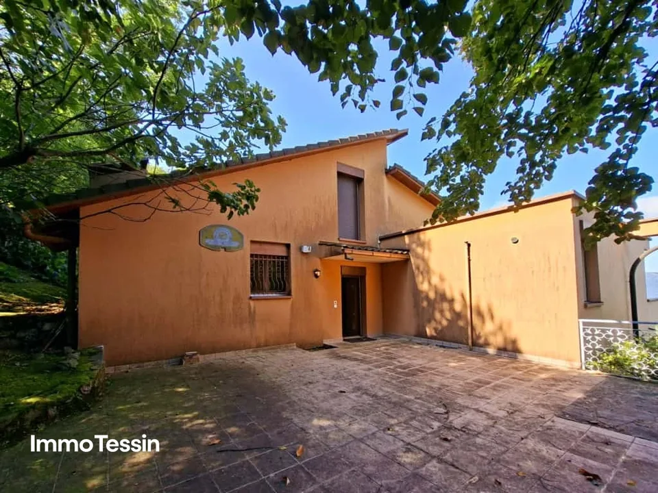 HIGHLIGHT: Exklusive Doppel Villa mit Pool und riesigem Grundstück für absolute Privatsphäre an Bestlage nähe Lugano – Foto 6 von 13