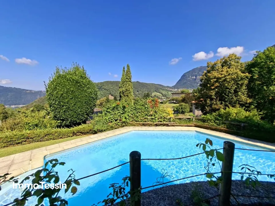 HIGHLIGHT: Villa doppia esclusiva con piscina e terreno enorme per una privacy assoluta in una posizione privilegiata vicino a Lugano