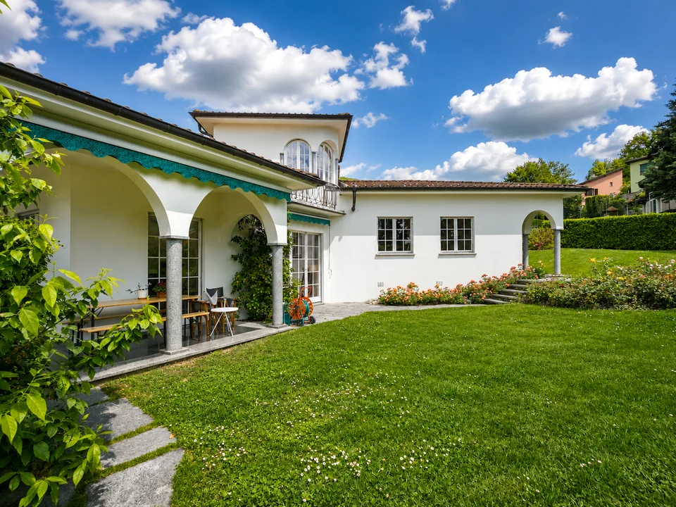 Mendrisio: Magnifique villa unifamiliale avec grand jardin et vue dominante