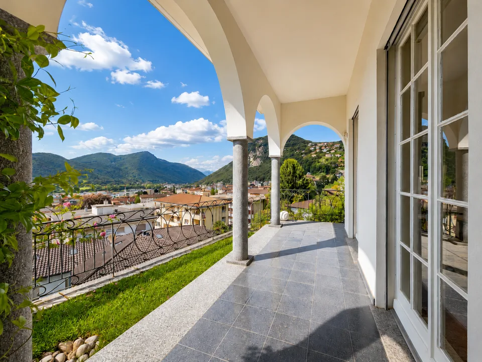 Mendrisio: Magnifique villa unifamiliale avec grand jardin et vue dominante