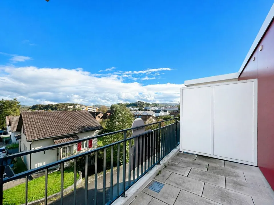 Una casa dei sogni con una vista panoramica - Appartamento in attico esclusivo con grande terrazza e vista sul Castello di Lenzburg