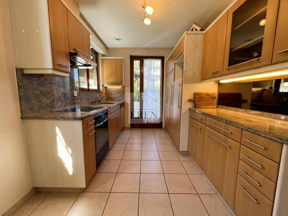 Incantevole casa di villaggio con 4,5 locali e 160 m2 con terrazza-prato + seminterrato