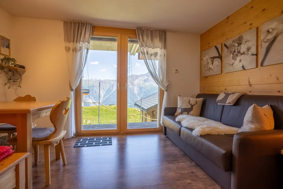 Appartamento di 2,5 locali stiloso con terrazza soleggiata nel cuore di Bettmeralp