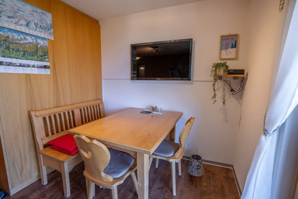 Appartement de 2,5 pièces élégant avec terrasse ensoleillée au cœur de Bettmeralp – photo 6 sur 16
