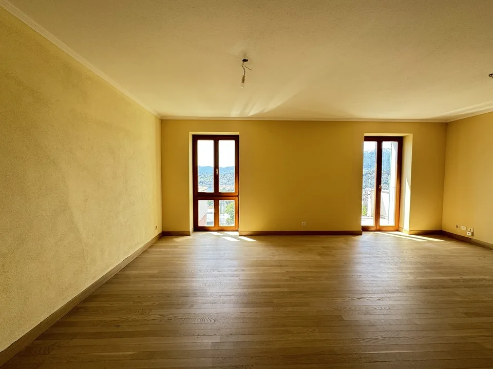 ELEGANTE APPARTAMENTO 3.5 LOCALI IN CASA D'EPOCA