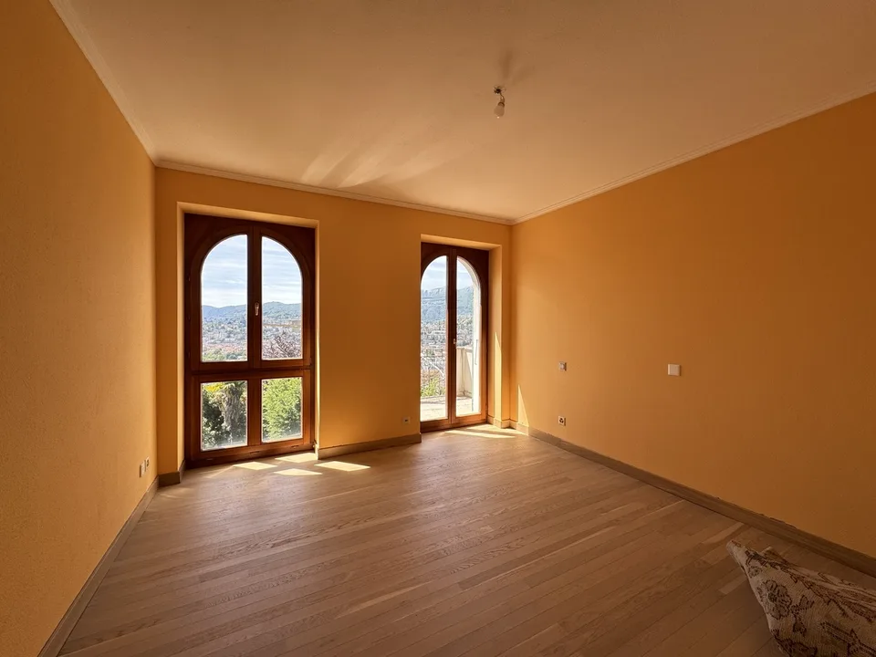 ELEGANTE APPARTAMENTO 3.5 LOCALI IN CASA D'EPOCA