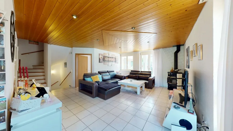 Esclusiva casa a schiera di 6,5 locali con solarium invernale soleggiato e molto comfort abitativo