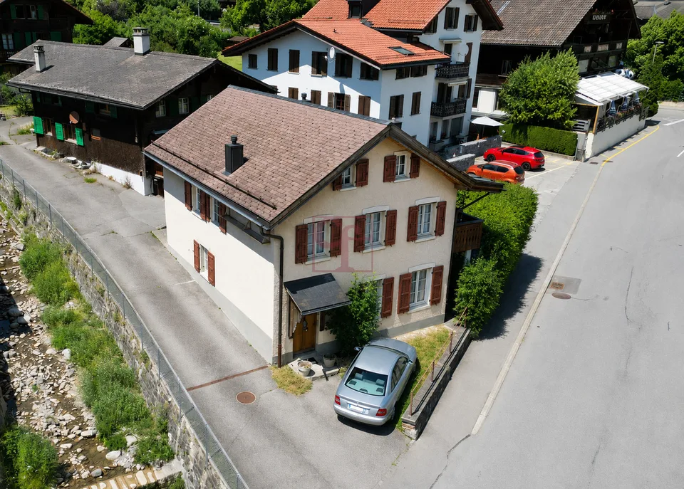 Château-d'Oex - Maison villageoise avec 2 appartements à rénover