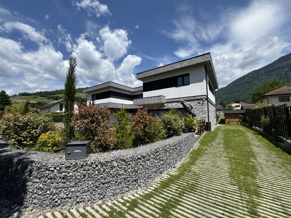 VILLA MITOYENNE D'EXCEPTION AU COEUR DE BEX