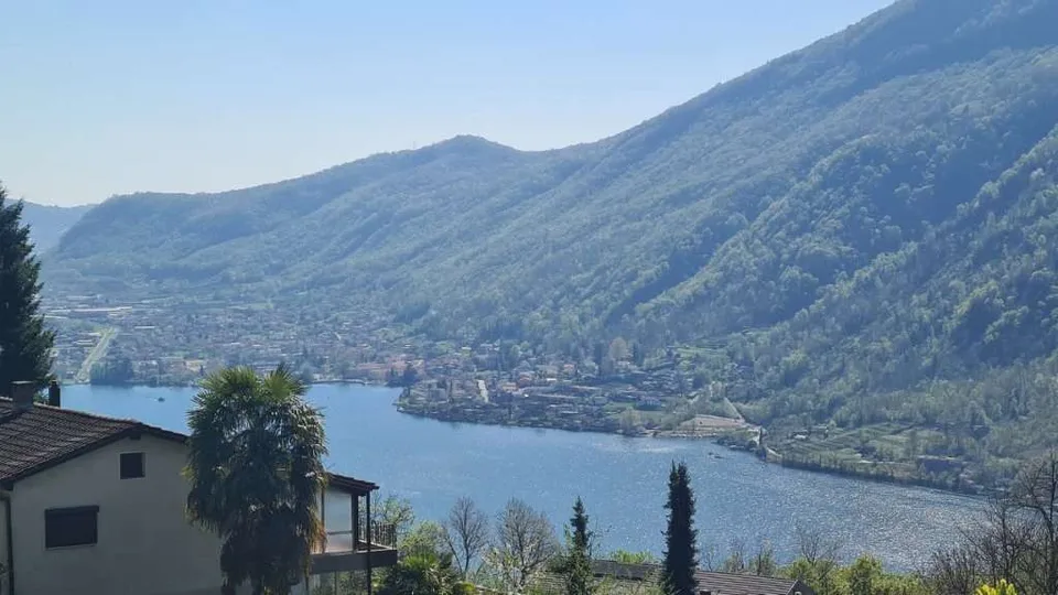 Schönes Haus mit Seeblick und großem Grundstück – Foto 7 von 12