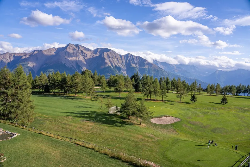 Appartement mansardé authentique avec vue sur le golf et hauts plafonds – photo 12 sur 30