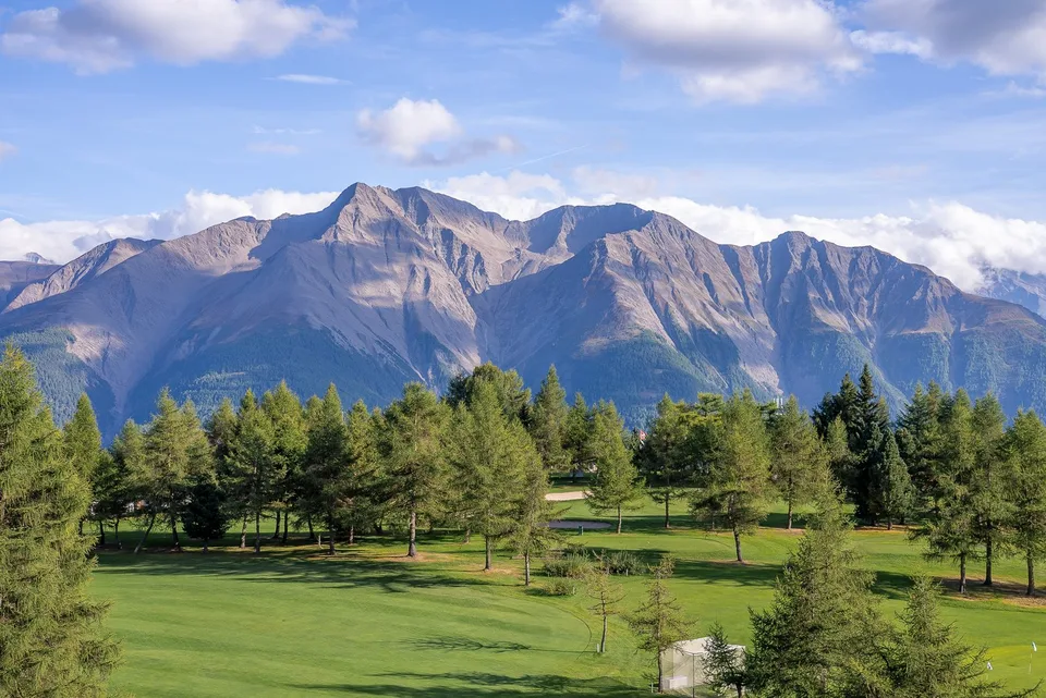 Appartement mansardé authentique avec vue sur le golf et hauts plafonds – photo 13 sur 30