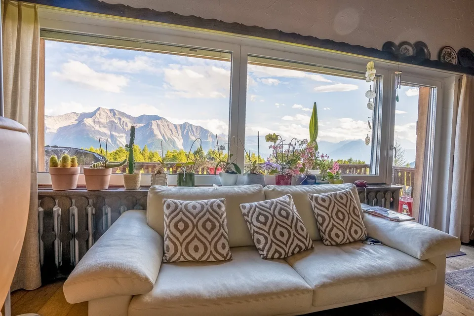 Appartement mansardé authentique avec vue sur le golf et hauts plafonds