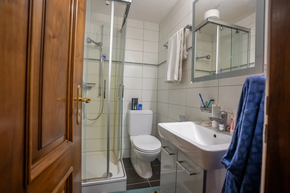 Appartement mansardé authentique avec vue sur le golf et hauts plafonds – photo 29 sur 30