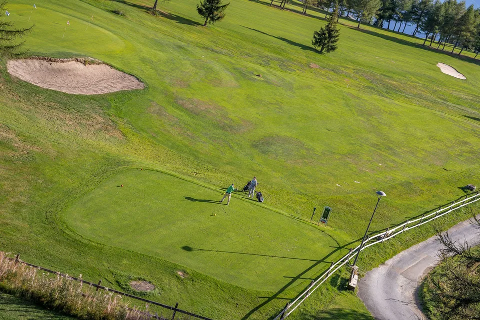 Appartement mansardé authentique avec vue sur le golf et hauts plafonds – photo 9 sur 30