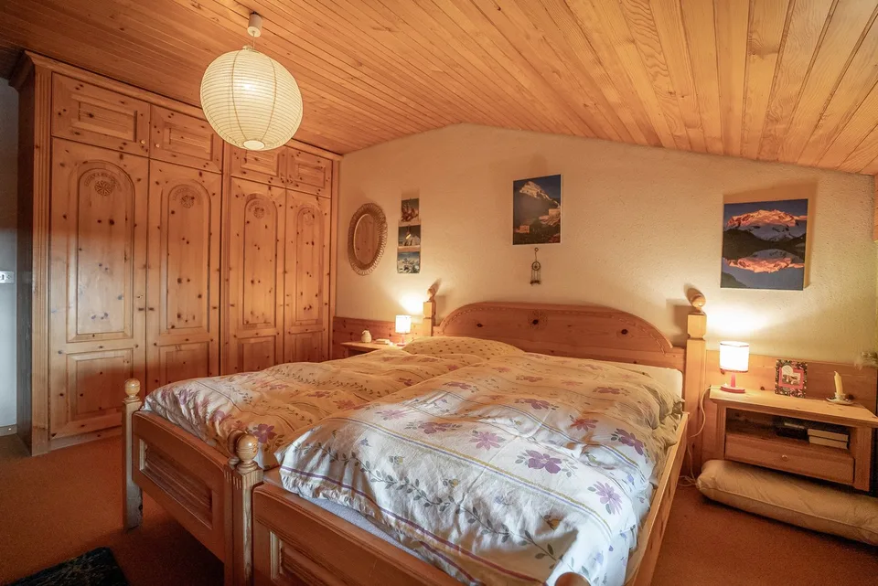 Appartement mansardé authentique avec vue sur le golf et hauts plafonds – photo 27 sur 30