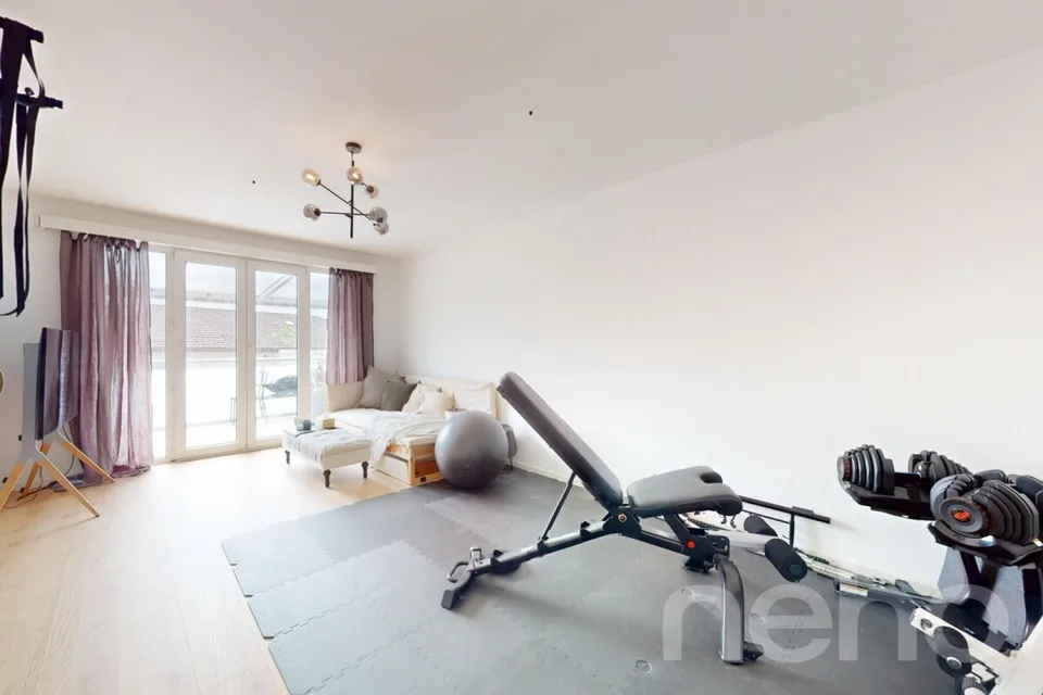 Spacious 6.5-room apartment on its own entire floor! – photo 17 of 20