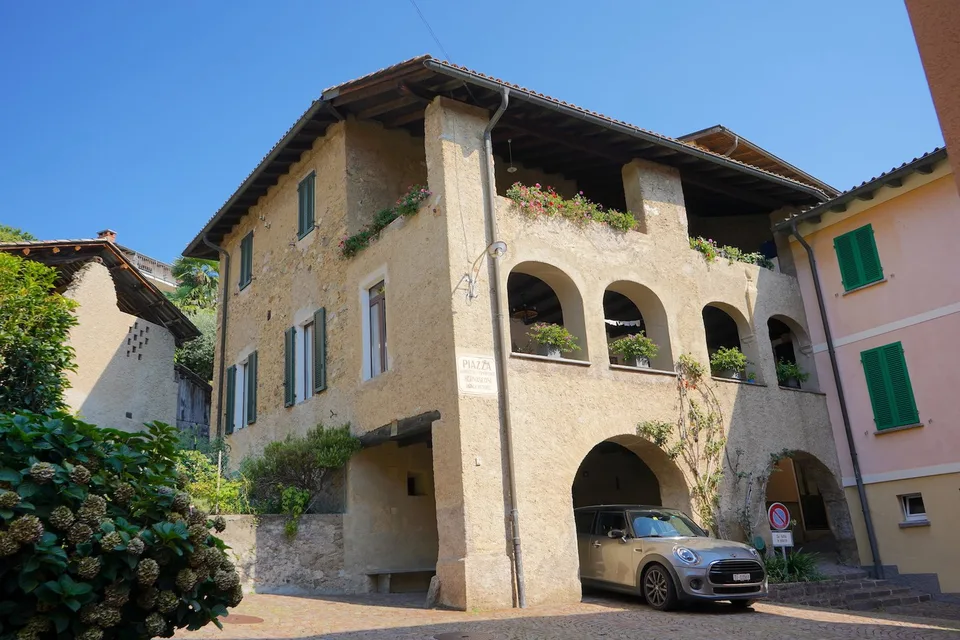 Spaziosa Casa Unifamiliare nel pittoresco nucleo di Porza