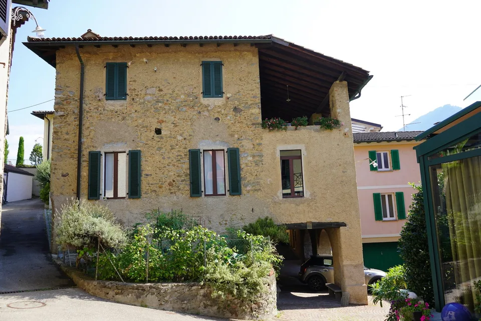 Spaziosa Casa Unifamiliare nel pittoresco nucleo di Porza