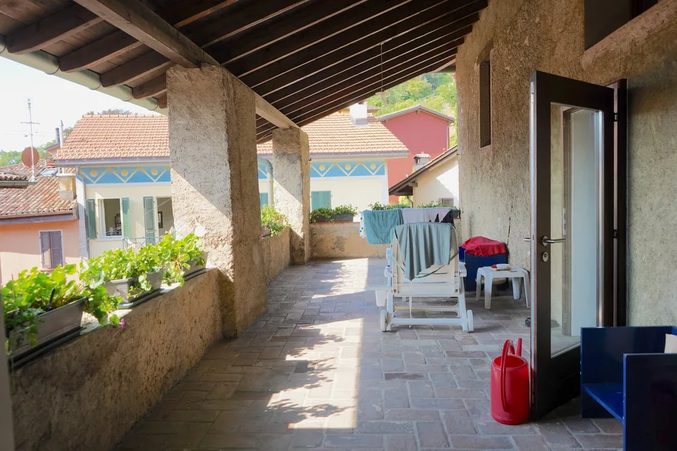 Spaziosa Casa Unifamiliare nel pittoresco nucleo di Porza