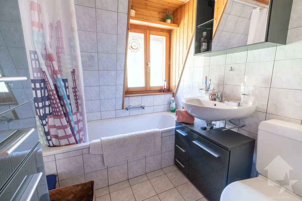 Wohnung mit 3.5 Zimmern im Dachgeschoss – Foto 6 von 7