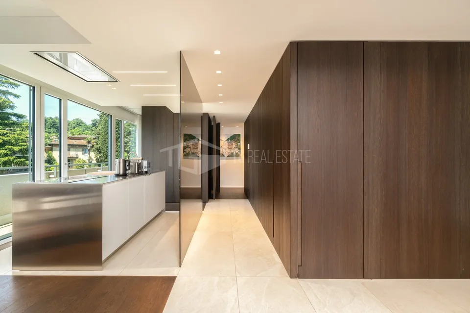 Elegantes Penthouse im 12. Stock im Herzen von Lugano