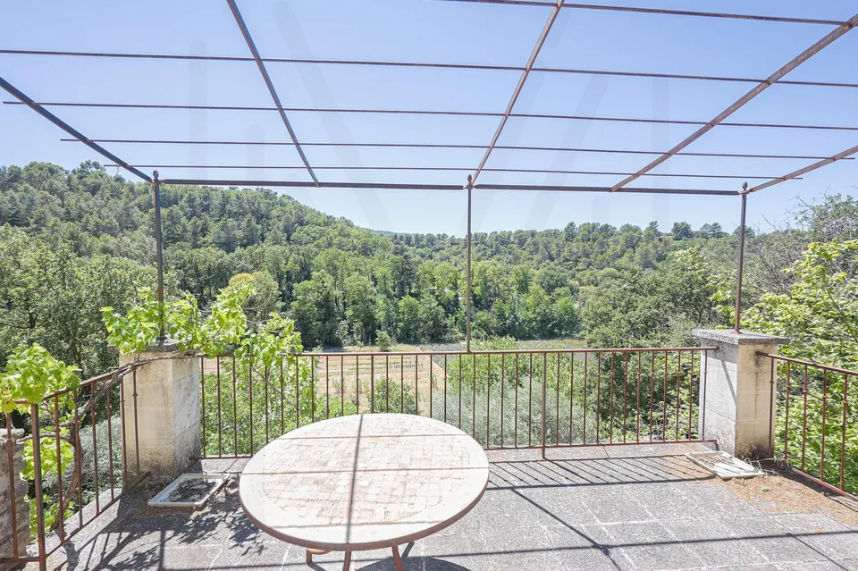 Magnifique propriété à rénover avec piscine à Ménerbes au coeur du Luberon !