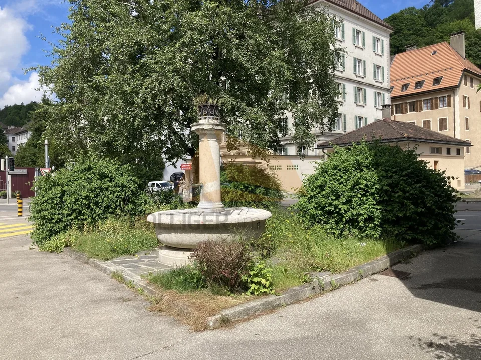 Zu Verkaufen Gemischtgenutztes Gebäude – Foto 11 von 11