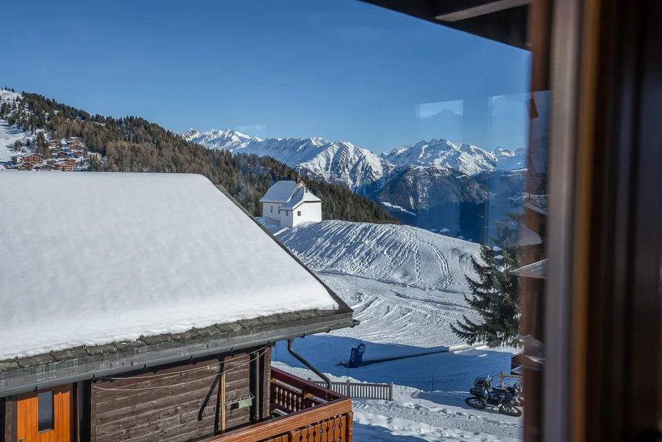 Maison de 4 familles directement sur les pistes avec un haut potentiel de rendement et une utilisation flexible – photo 15 sur 30
