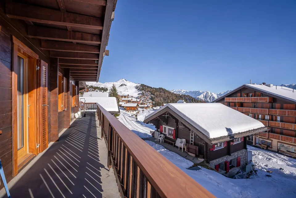 Maison de 4 familles directement sur les pistes avec un haut potentiel de rendement et une utilisation flexible – photo 26 sur 30