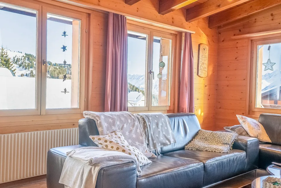 Maison de 4 familles directement sur les pistes avec un haut potentiel de rendement et une utilisation flexible – photo 9 sur 30