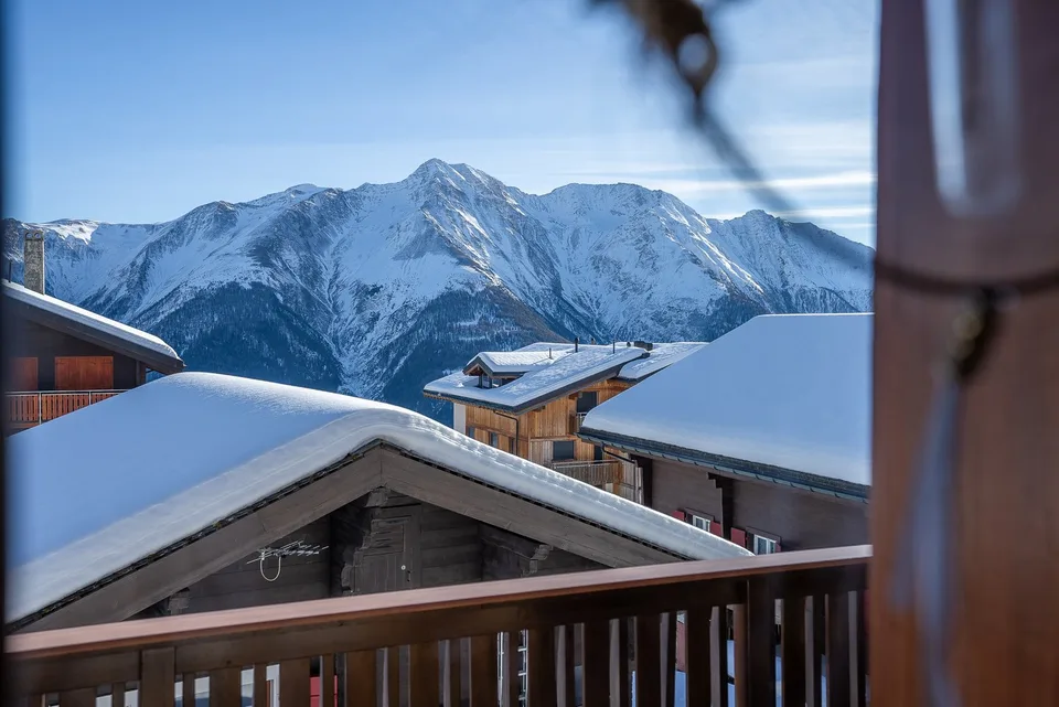 Maison de 4 familles directement sur les pistes avec un haut potentiel de rendement et une utilisation flexible – photo 16 sur 30